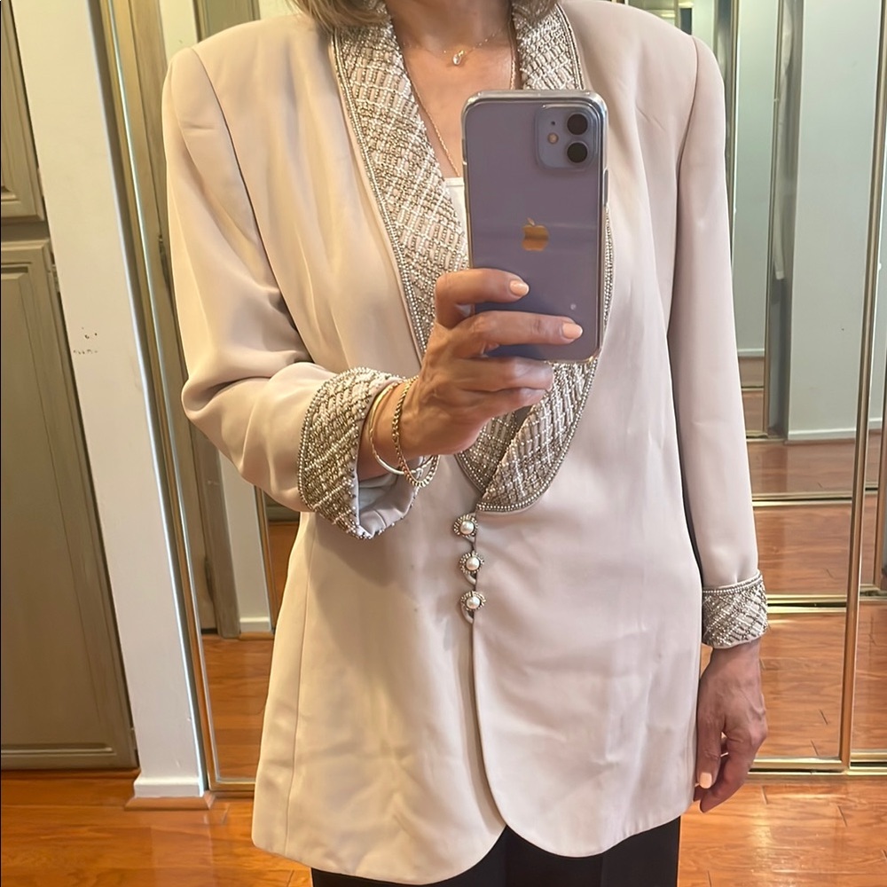 Elegant Beige Women's Blazer